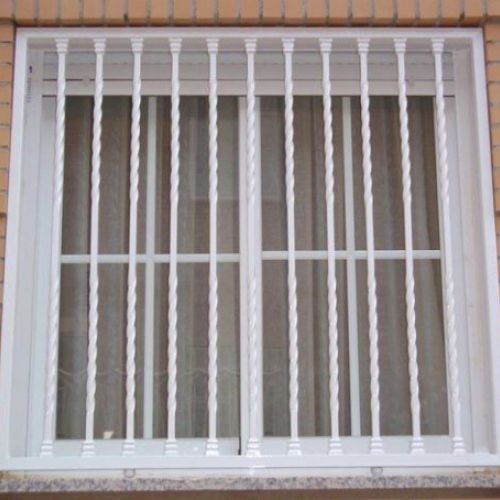 Rejas metálicas para proteger puertas
